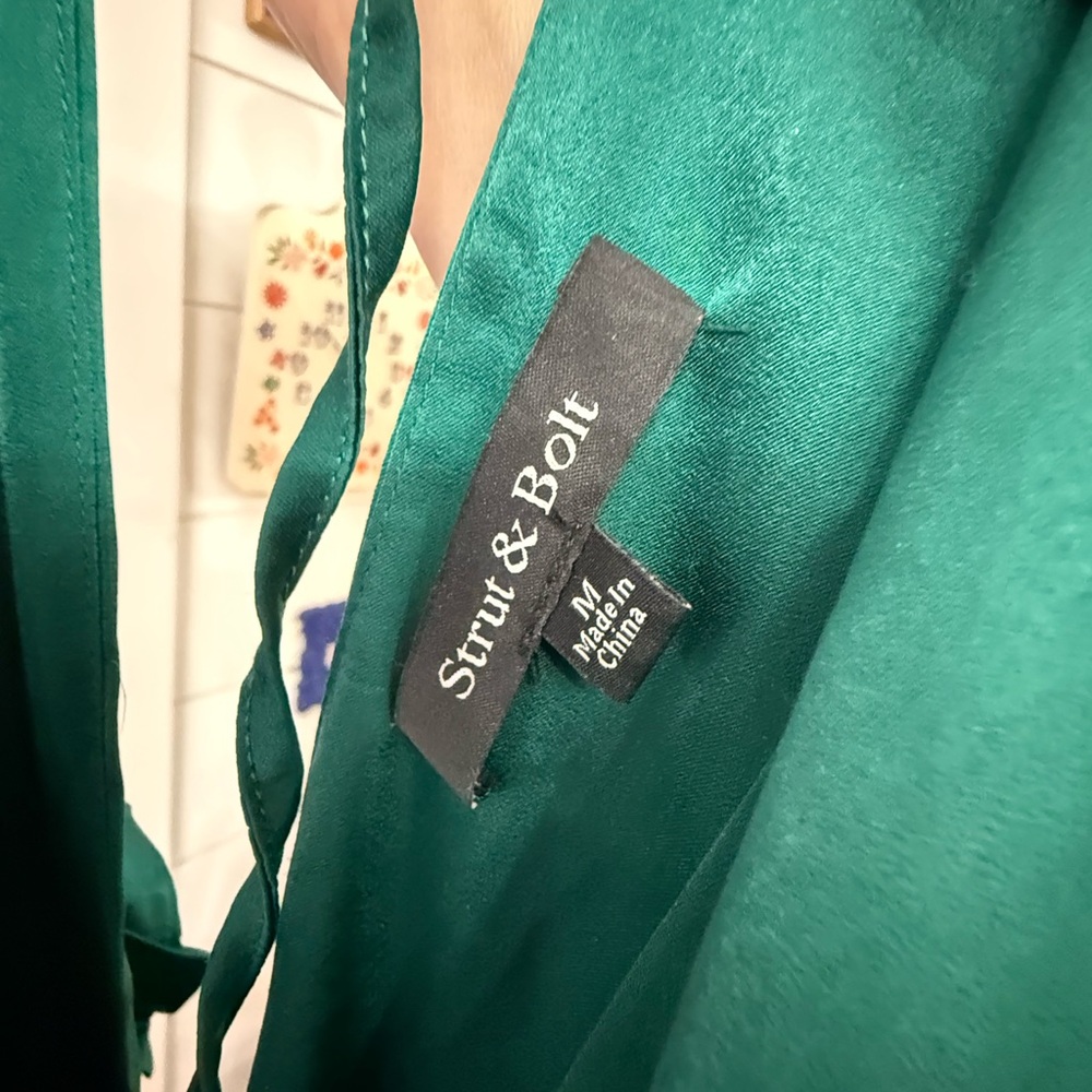 Chic Backless Green Ruffle Dress - Picture 4 of 4